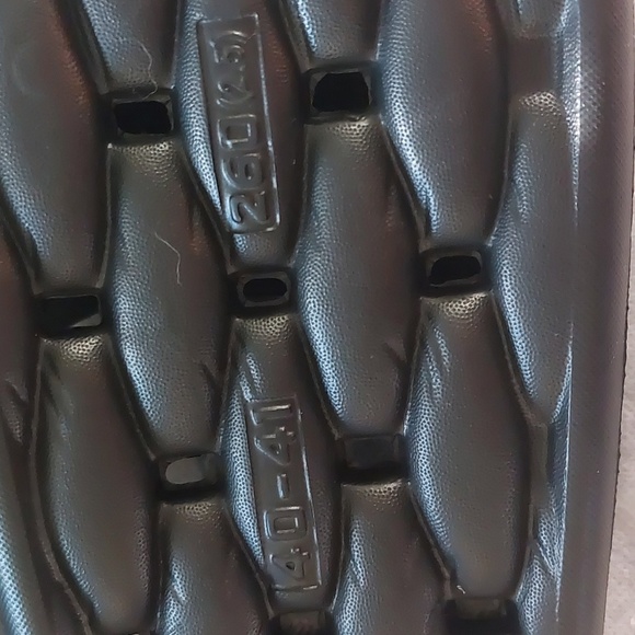 Shower slides sz 8.5-9 - Picture 6 of 16